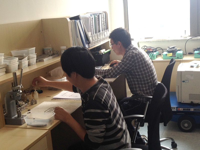 William Luo y Zhou Jun - Servicio técnico