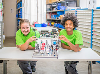 Lisa und Thabo W&H Lehrlinge