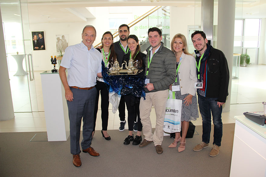 W&H Managing Director Peter Malata (left) welcomes Dr Jorge Nicolás Zancarini Suárez and colleagues to W&H Headquarters.