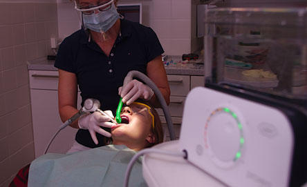 Powder jet technology is well suited for the removal of soft plaque, even in areas that are hard to reach.