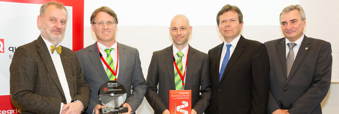 Entrega de los premios Quality Austria en Viena: de izquierda a derecha: Dr. Christian Schweiger, Presidente de ÖQS, ingeniero Herbert Traschwandtner, miembro de la dirección de W&H, Martin Förster, responsable de gestión medioambiental y calidad de W&H, Dr. Lothar Roitner, FEEI, y Konrad Scheiber, CEO Quality Austria.