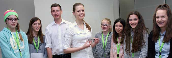 En la imagen, de izda. a dcha.: Lisa Auer, Carina Ratkowitsch, Elisa Marie Brandstätter, Adriana Friedrich de las Aguas, Leyla Dafir y Simone Auer.