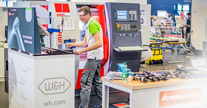 W&H employee Marco Kern demonstrated ultimate concentration in the competition. 