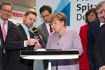 RIEBL-Siebdruck co-director introduces the W&H prosthodontic screwdriver to the Chancellor.