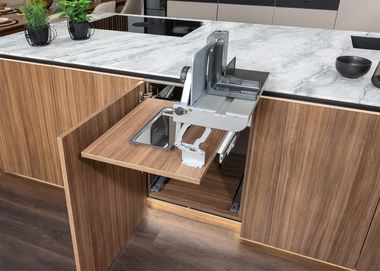 Herausschwenkbare Brotschneidemaschine