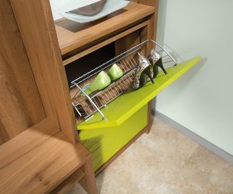 Klappe mit Schuhablage