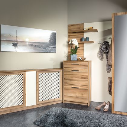 Vorzimmer mit Heizkörperverbau