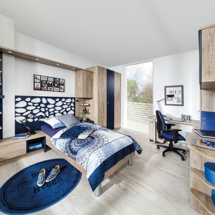 Jugendzimmer mit Schreibtisch