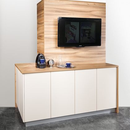 TV-Paneel mit Kaffeebar