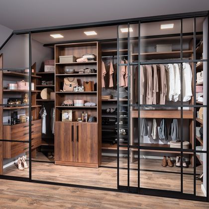 Schrankraum mit Indoor-Schiebetüren