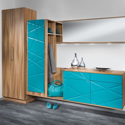 Garderobe mit Falttürschrank