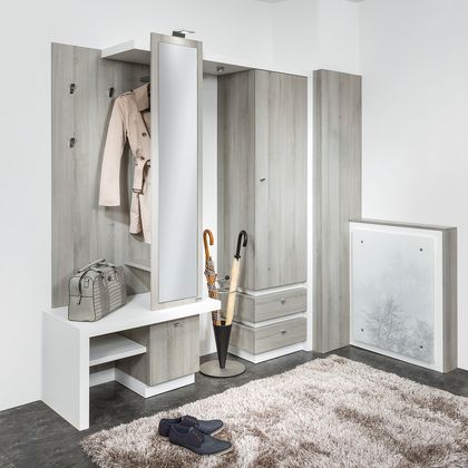 Vorzimmer mit Heizkörperverbau