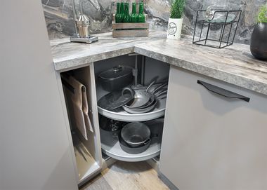 Karussell-Eckschrank