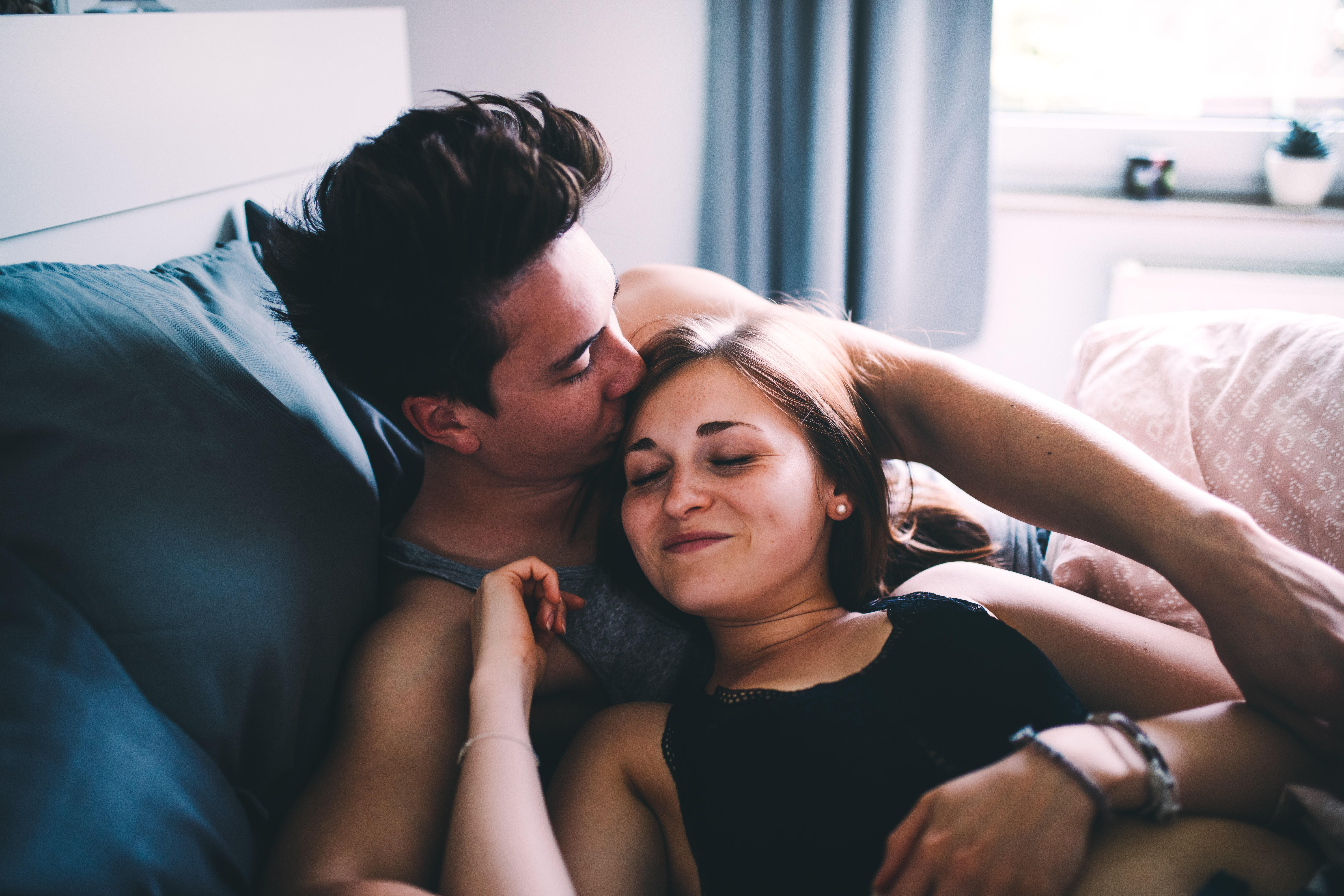 Hvad betyder det, når du drømmer om dating nogen, du ikke kender