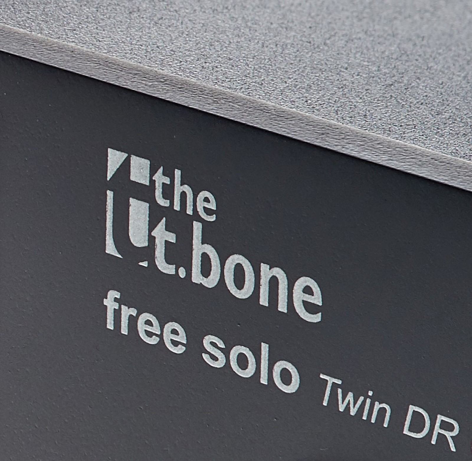 Logo am Empfänger des the t.bone free solo Twin HT 660 MHz