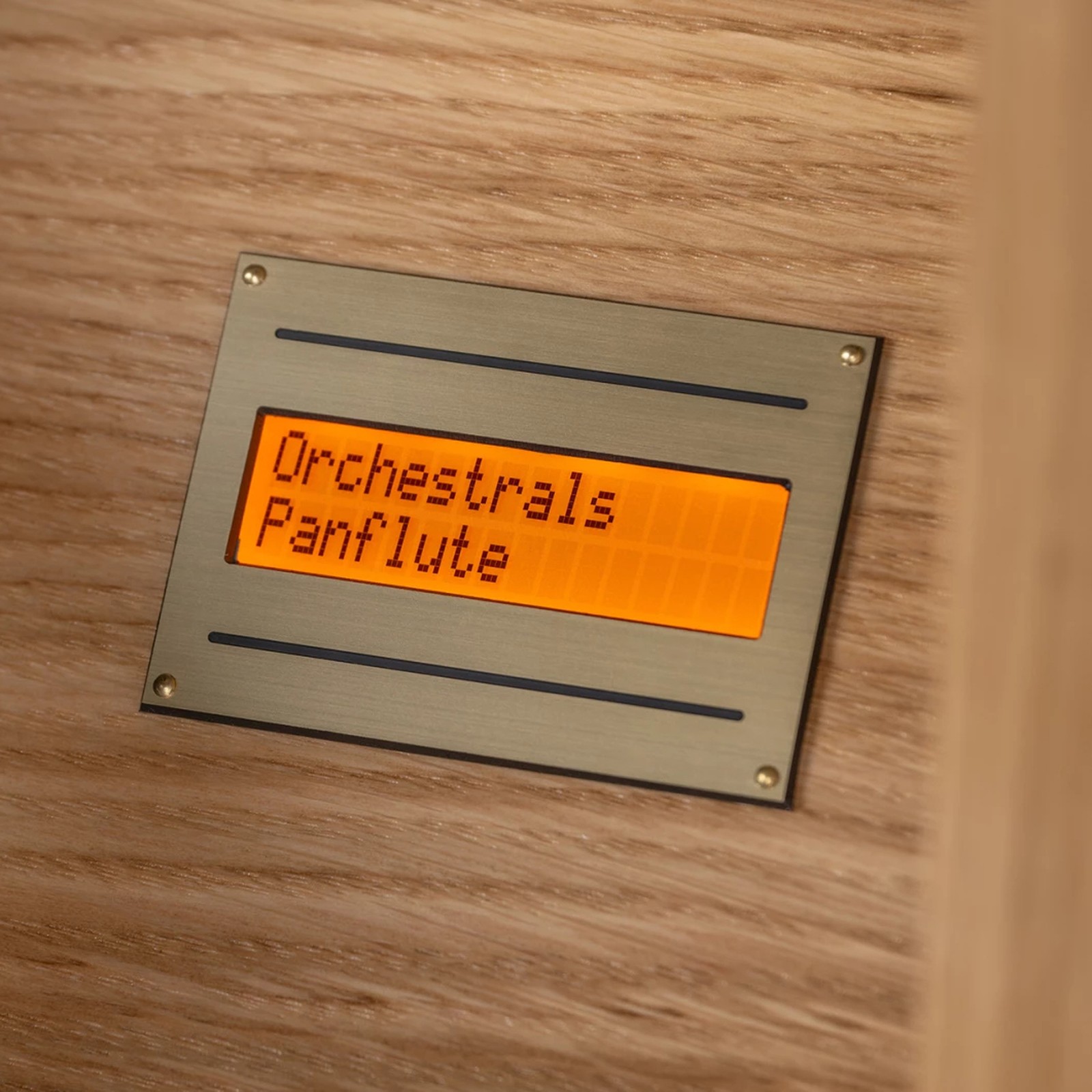 Display der Johannus Studio 360, Fine Oak Concave Light Riverside Hausorgel