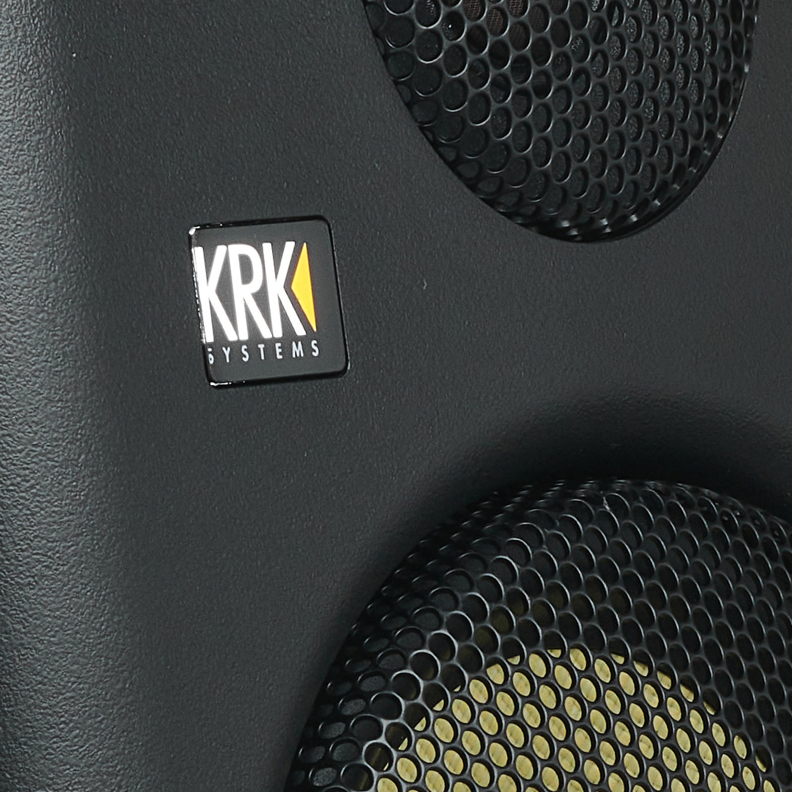 Logo auf dem schwarzen KRK Rokit RP5 G5