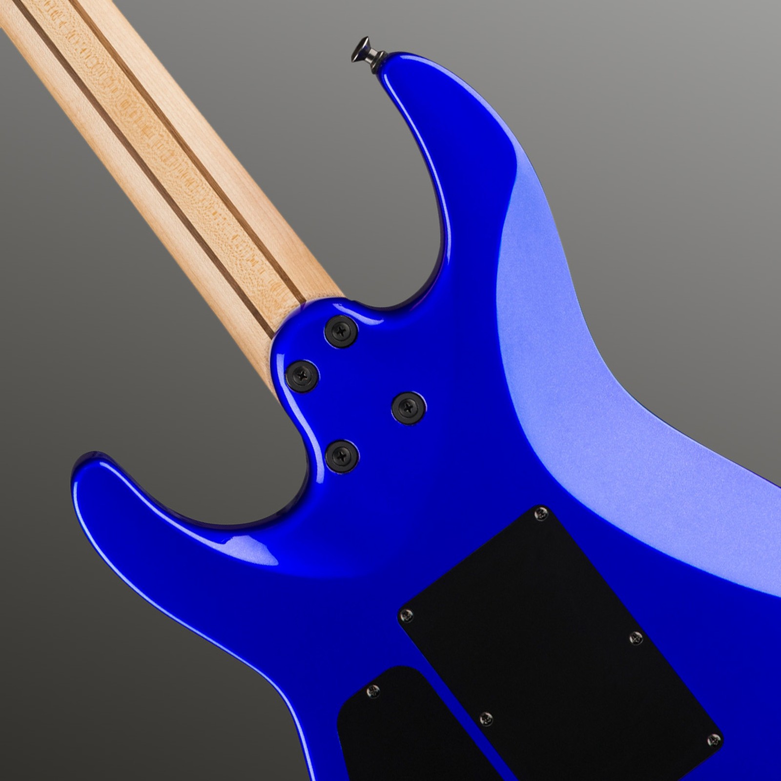 Geschraubter Hals auf der Rückseite der Jackson Pro Plus SRS DINKY DKAQ IB