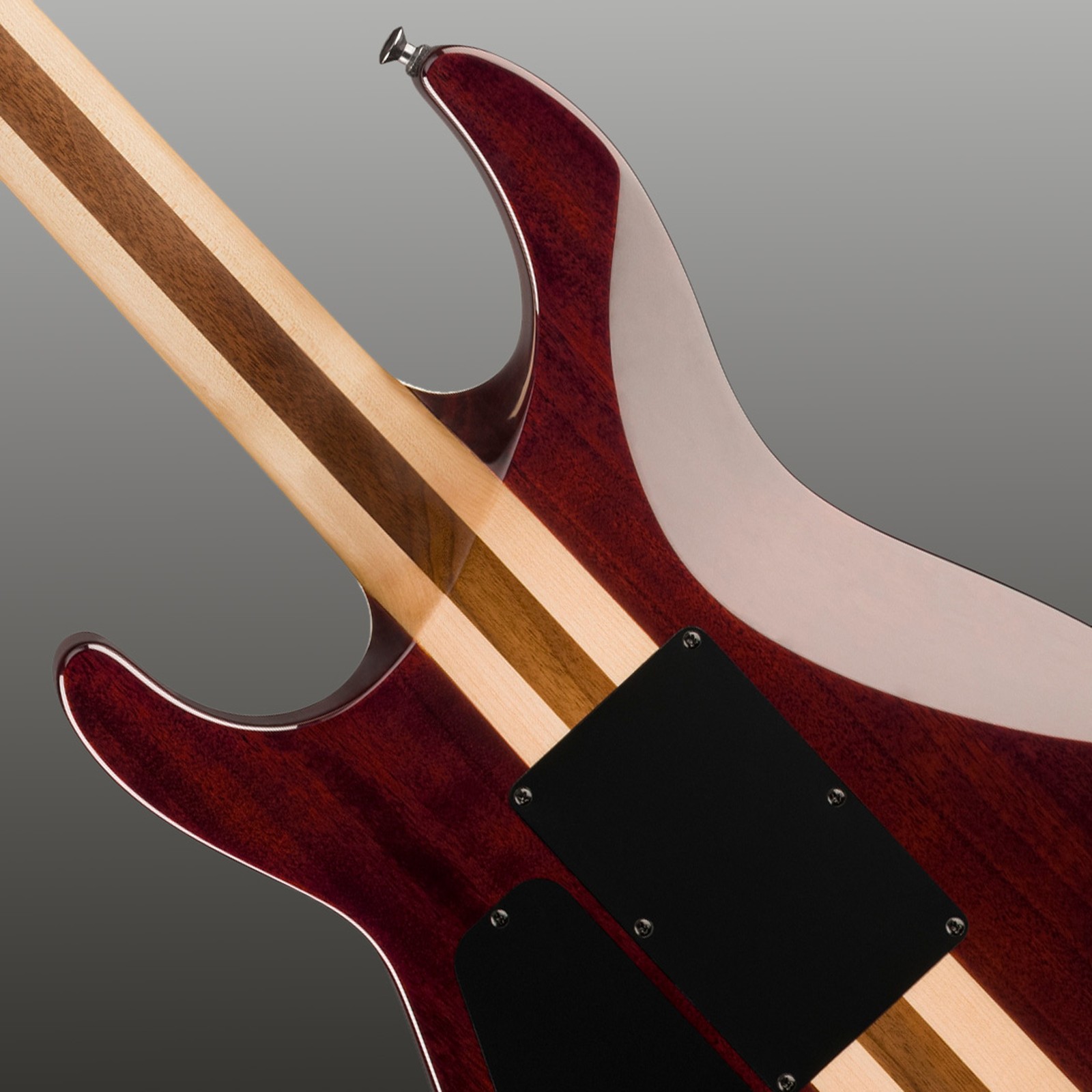 Durchgehender Hals auf der Rückseite der Jackson Pro Plus Soloist SLA3Q PB