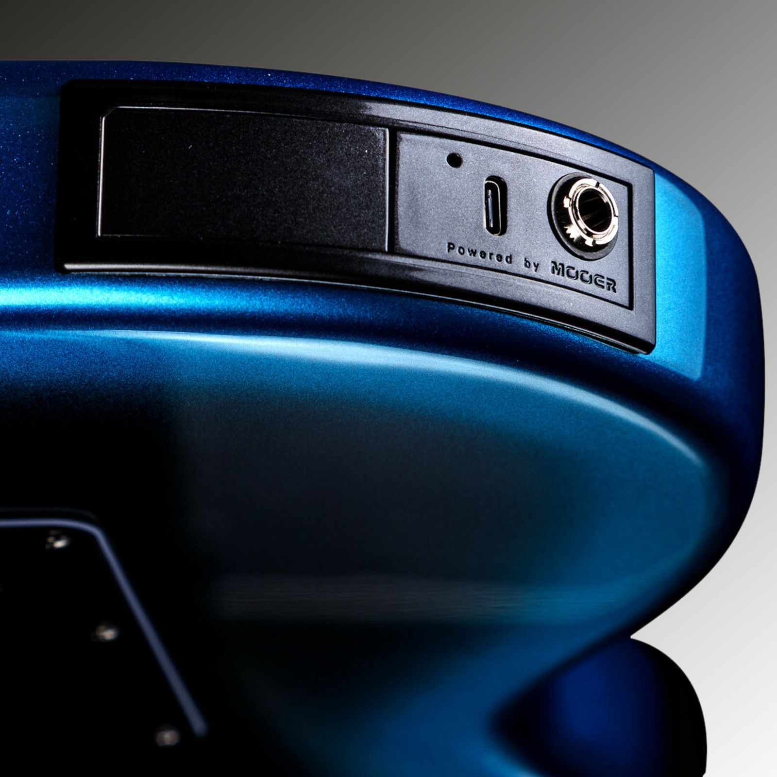 Connections on the Mooer GTRS Guitar Professional 801 DN