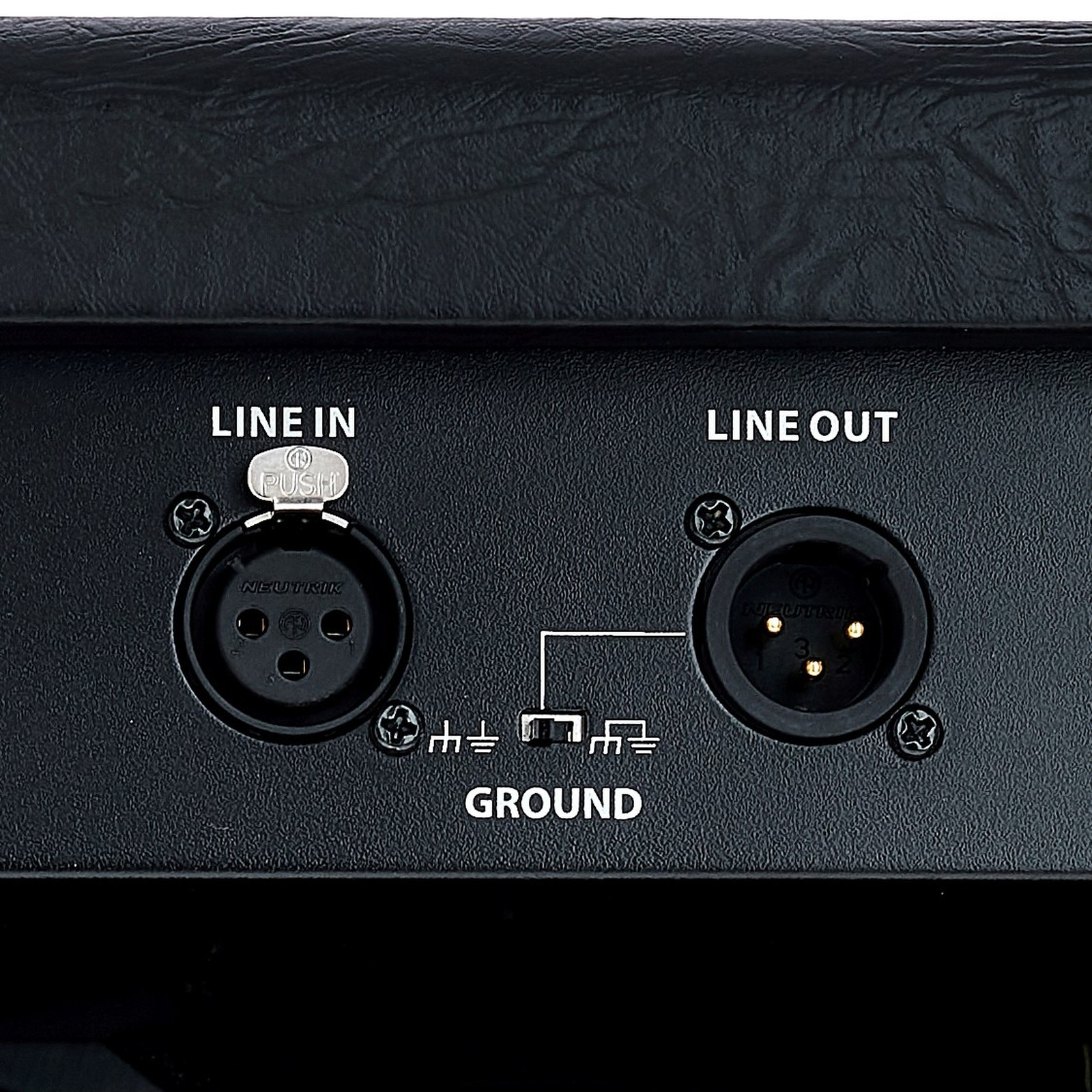 XLR Line-in und line-out auf der Rückseite des Harley Benton Harley Benton G112A-FR