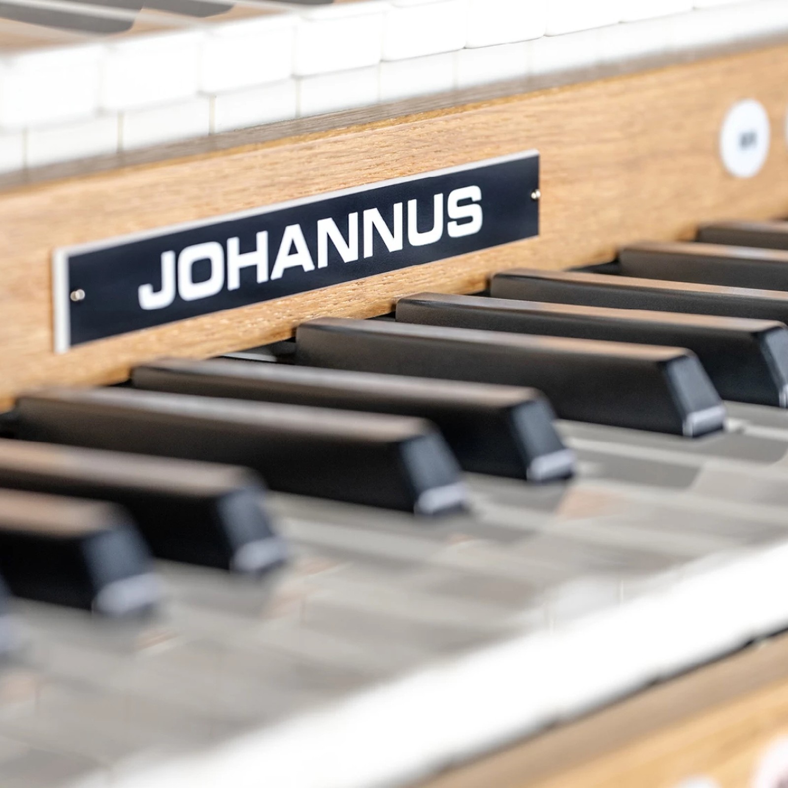 Tastatur der Johannus Sonique 360 Sakralorgel