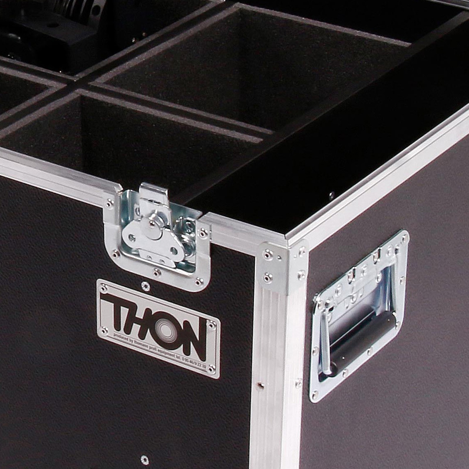 Herstellerlogo auf dem Thon Case 2bright Blind 3K IP 6in1