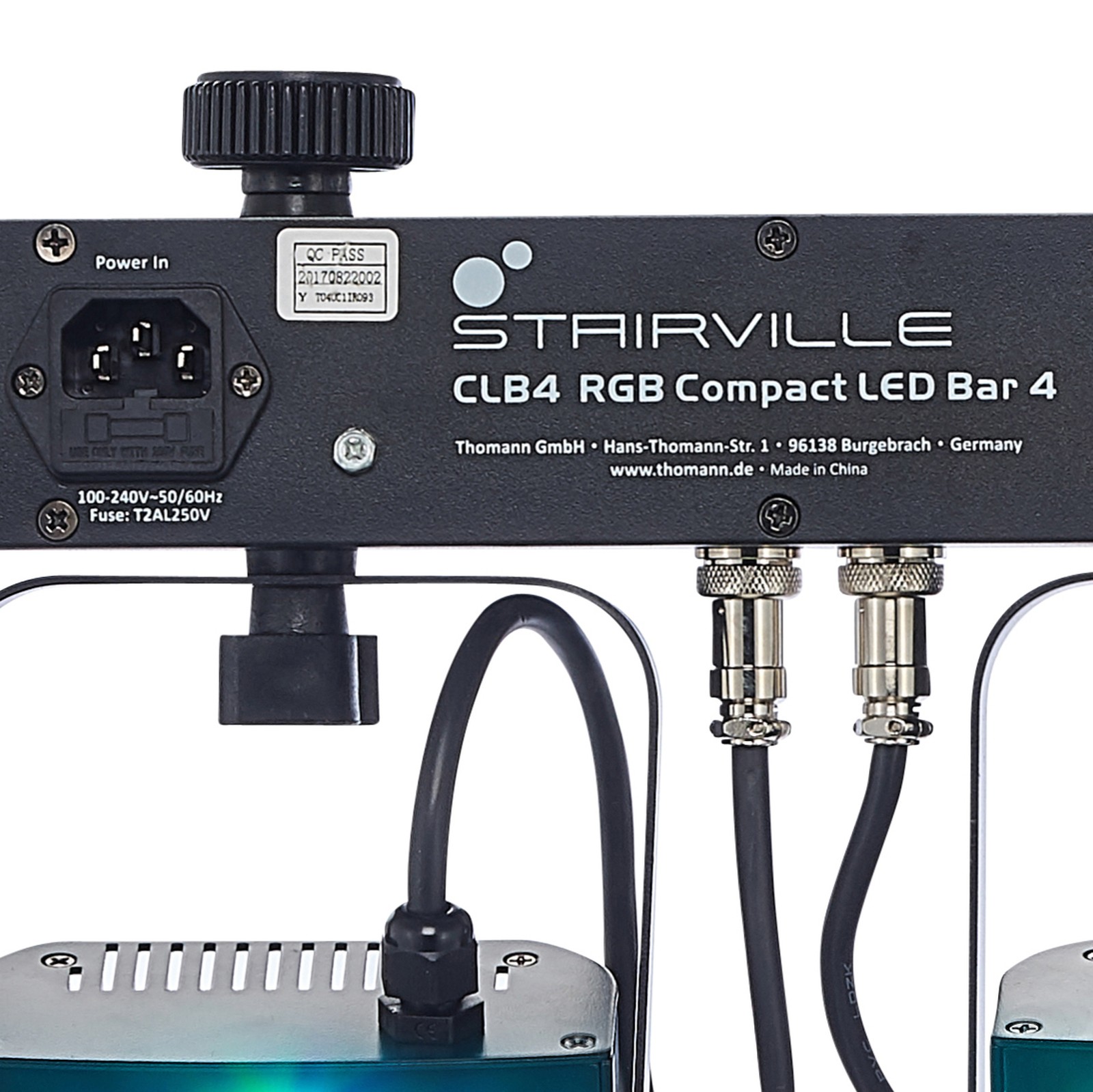 Detailansicht mit Anschlüssen der Stairville CLB4 RGB Compact LED Bar 4