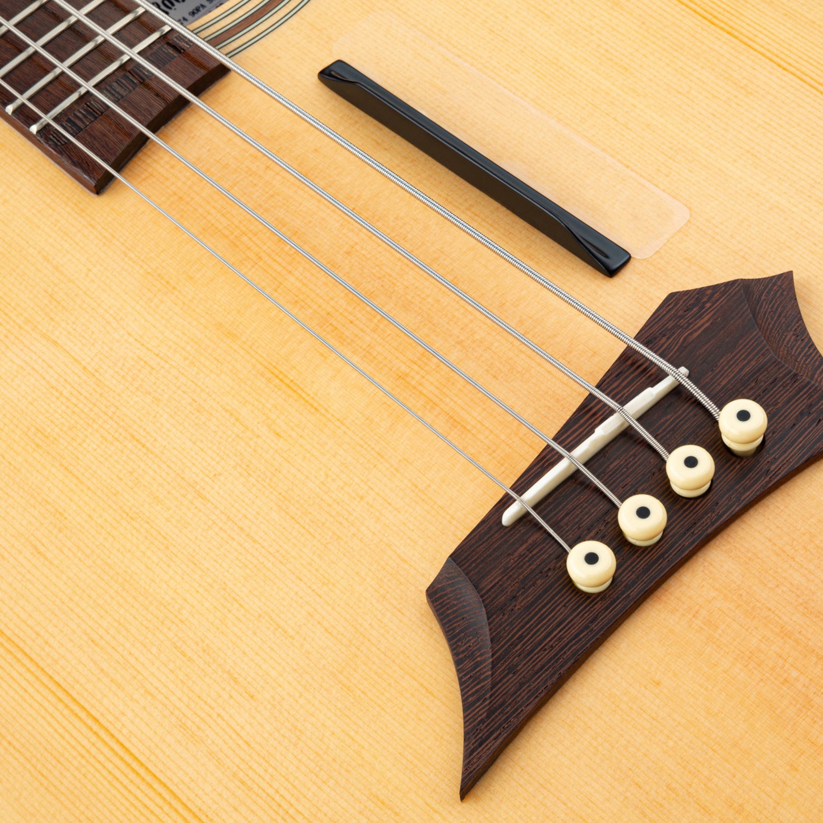 Steg, Decke und Daumenstütze des Warwick Alien Deluxe Hybrid 4 LH NT