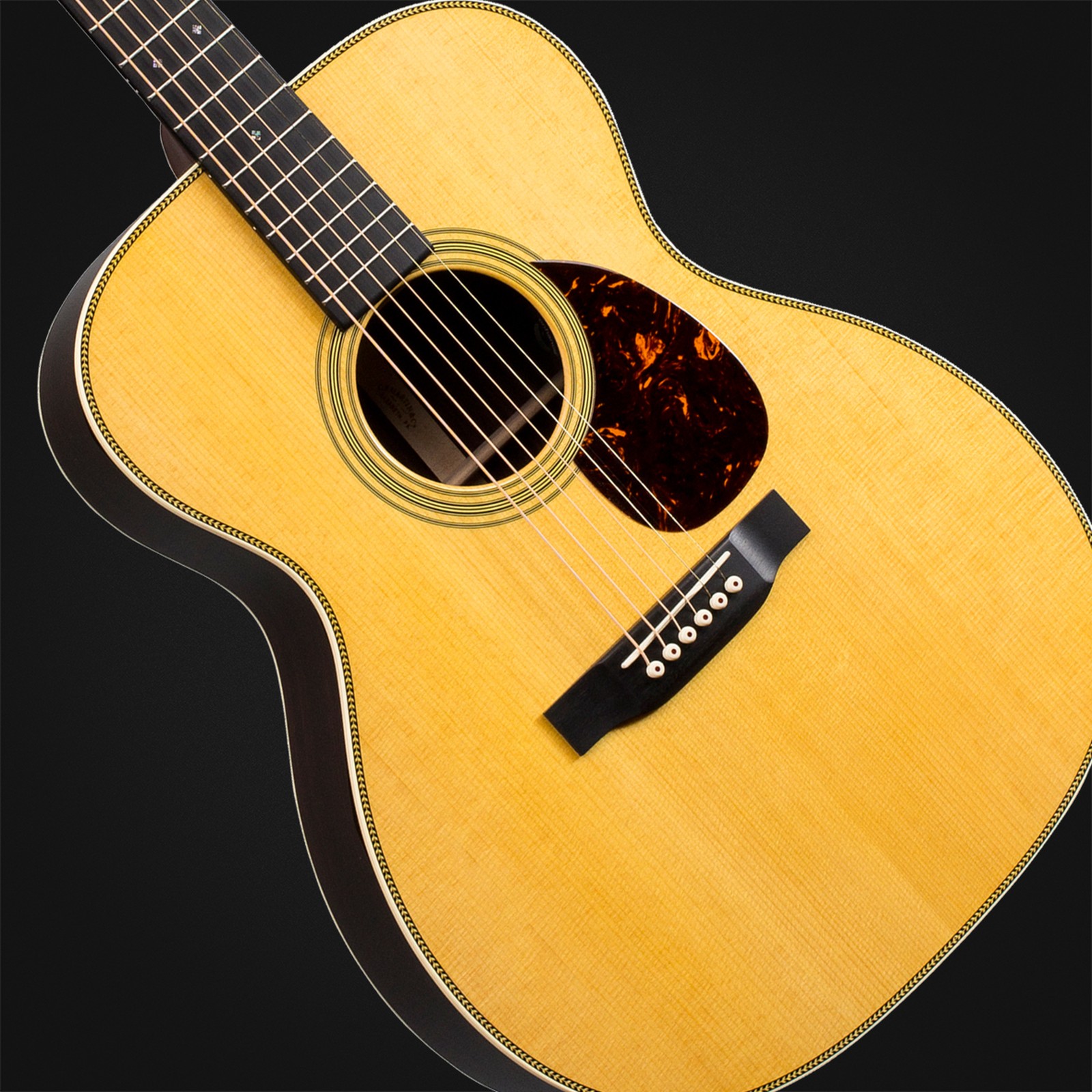 Table de la Martin Guitar OM28E LRB