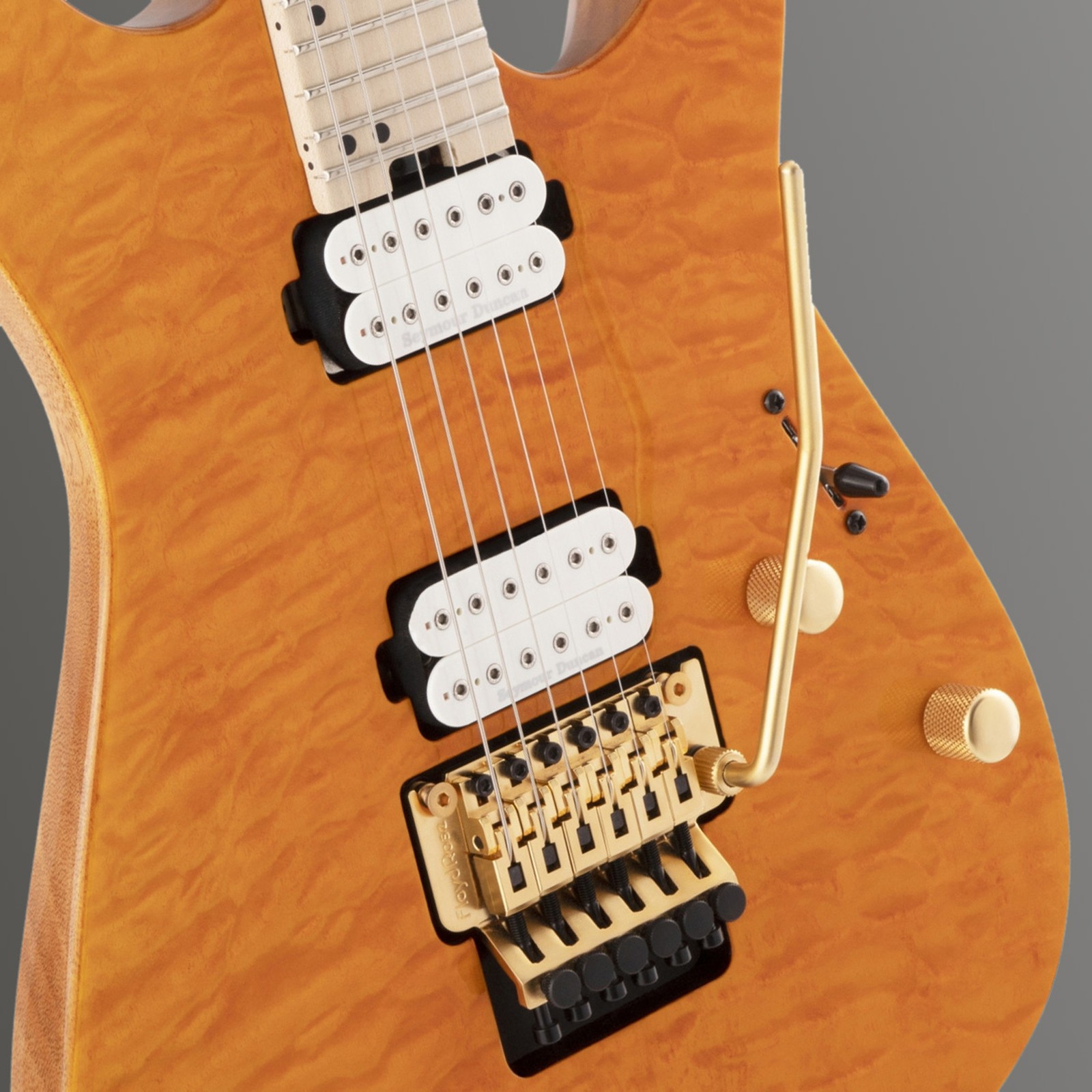 Zwei Humbucker und ein FLoyd Rose Tremolo auf der Charvel Pro-Mod DK24 HH FR Dark Amber