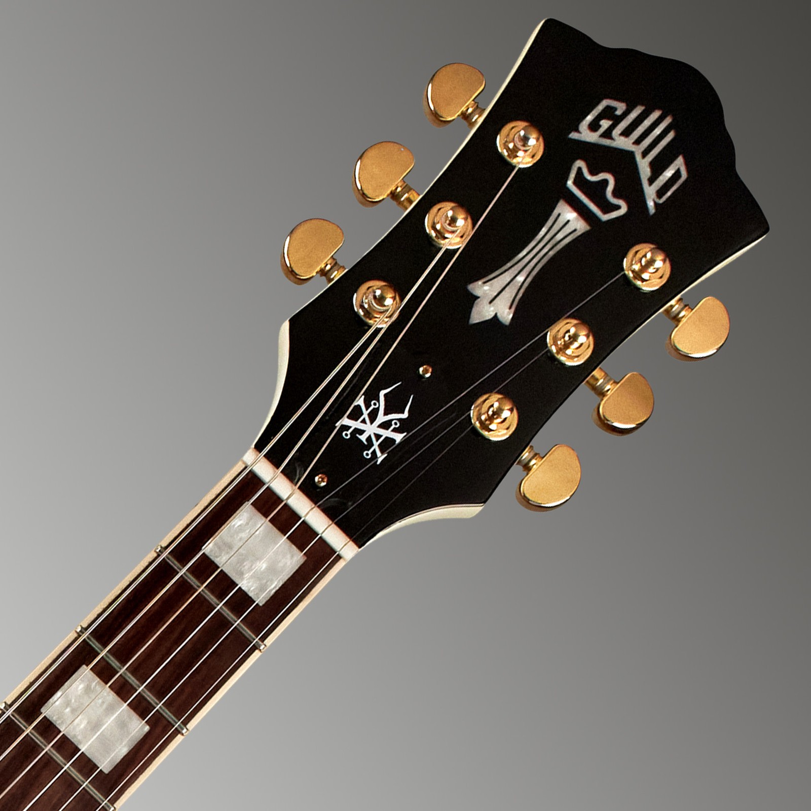 Guild Polara Kim Thayil WG, Logo auf Kopfplatte