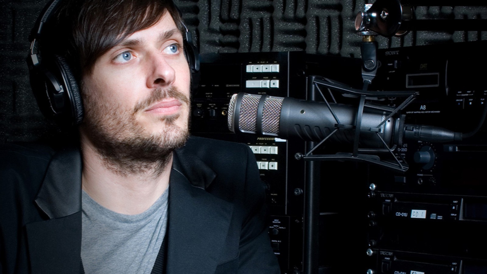 Rode Procaster professional microphone in use