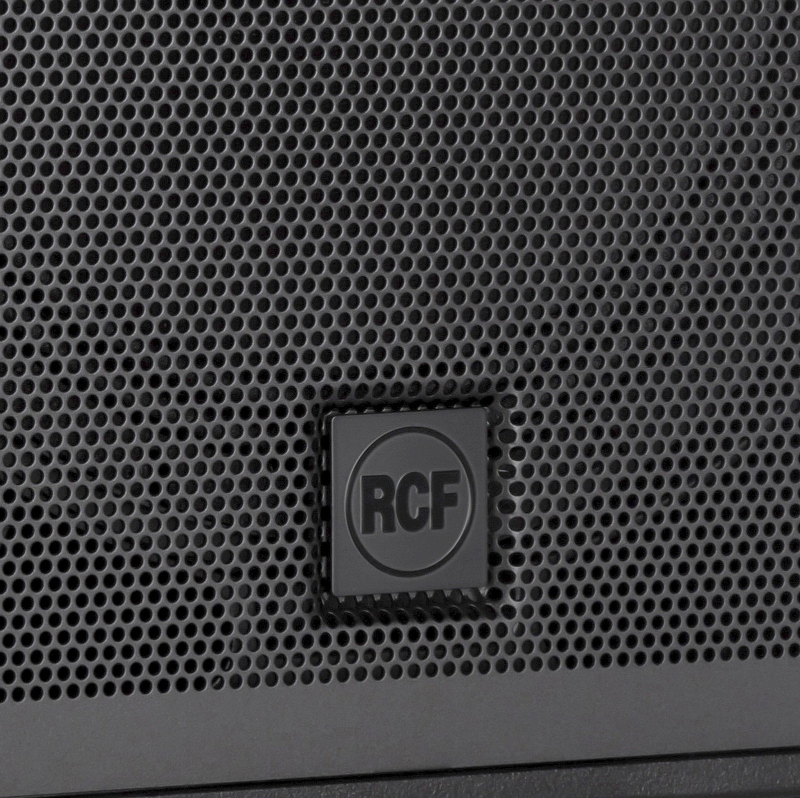 Frontgitter des RCF ART 912-A 