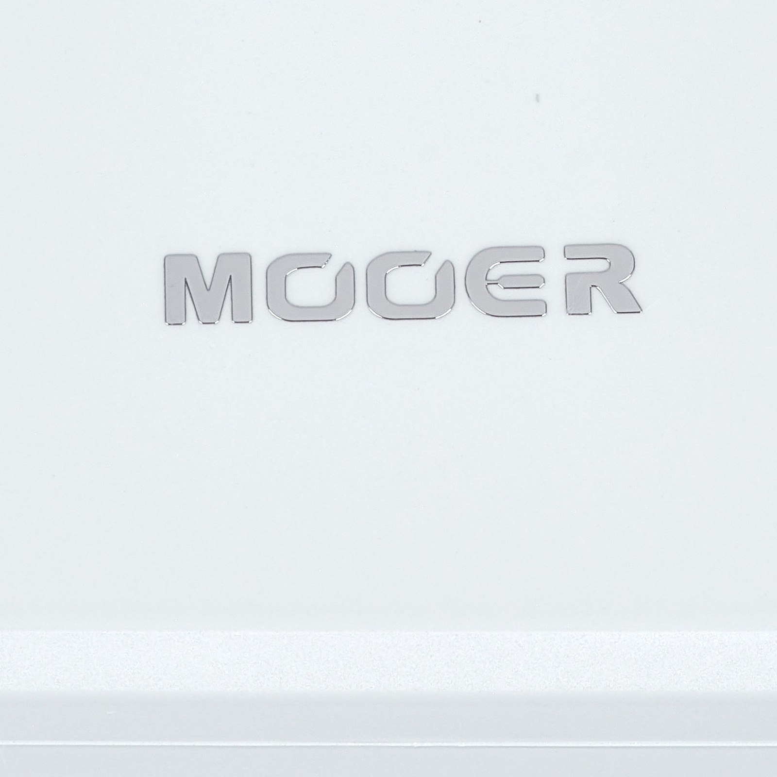 Mooer Logo auf dem Mooer Prime P1 Multi-Effects White