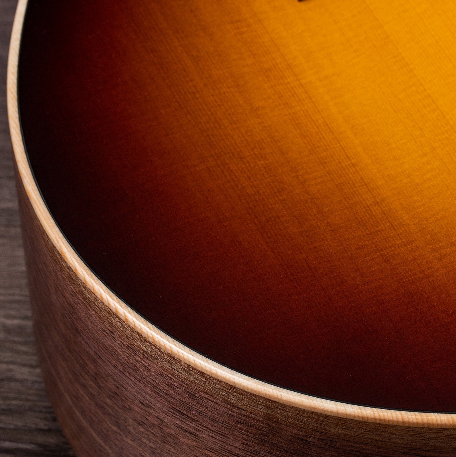 Natur-Binding um den Korpus der Taylor American Dream AD12e SB