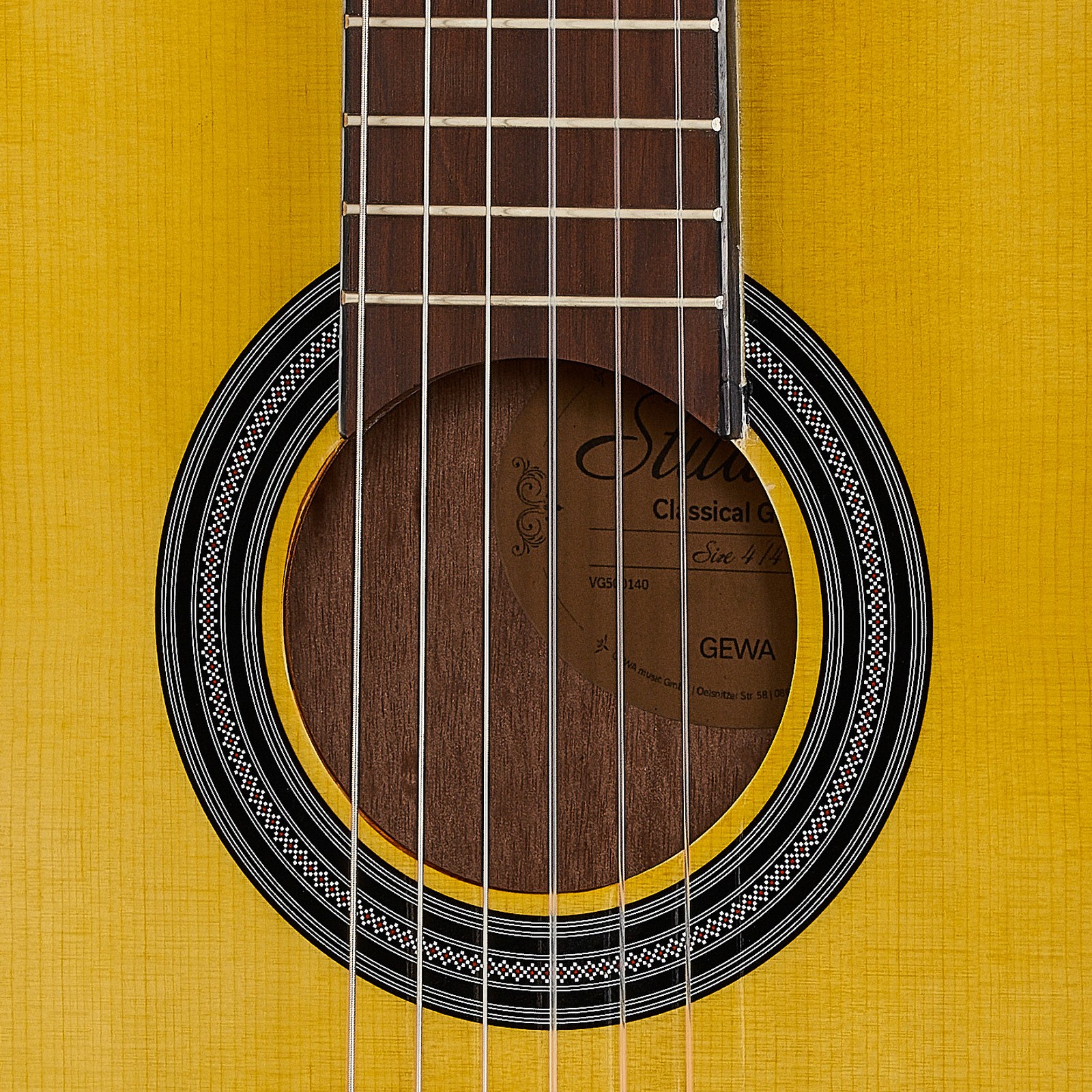 Schallloch in der Decke der Gewa Student Natural 4/4