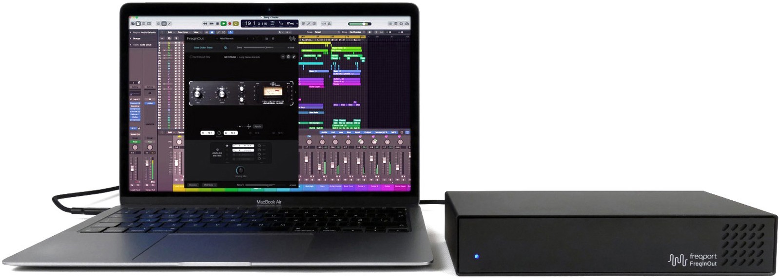 freqport FreqInOut F01 ist an einen Laptop angeschlossen