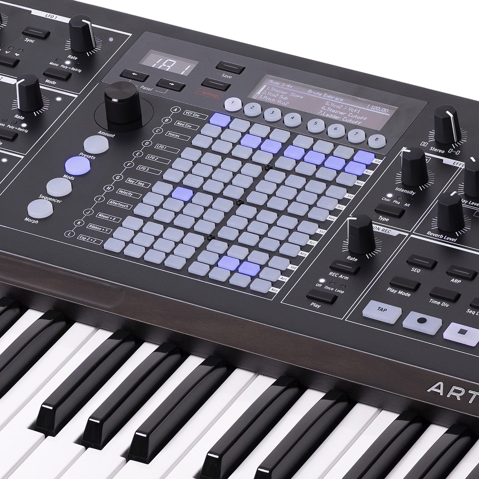 Tasten und Display auf der Oberseite des Arturia PolyBrute