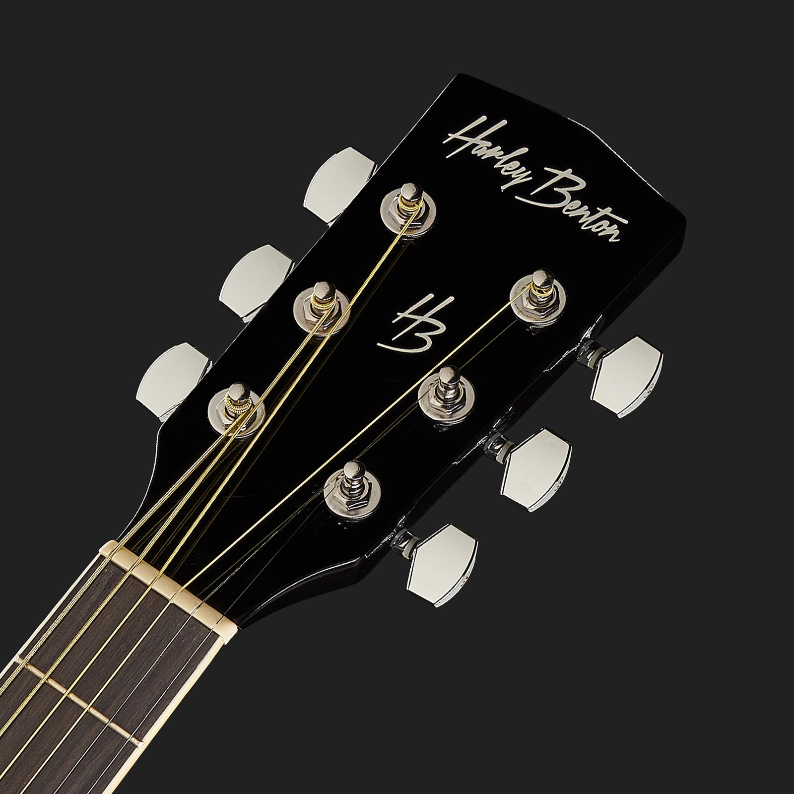 Kopfplatte der Harley Benton D-120CE BK Westerngitarre mit Tonabnehmer