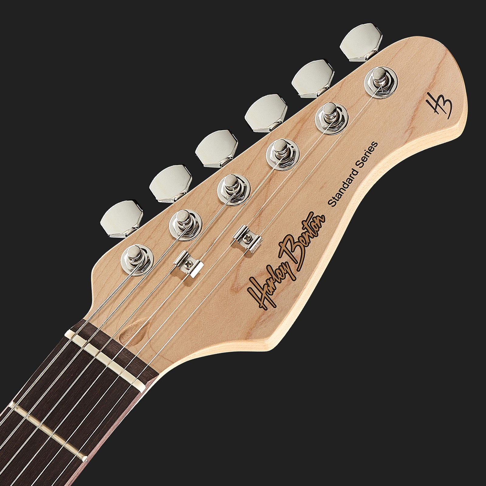 Kopfplatte der Harley Benton ST-20 BK Standard Series E-Gitarre