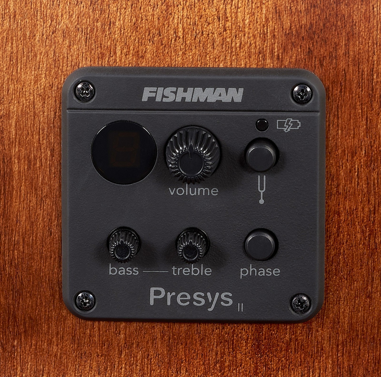 Fishman Presys II Preamp mit Tuner in der Zarge der Harley Benton Custom Line CLP-15ME
