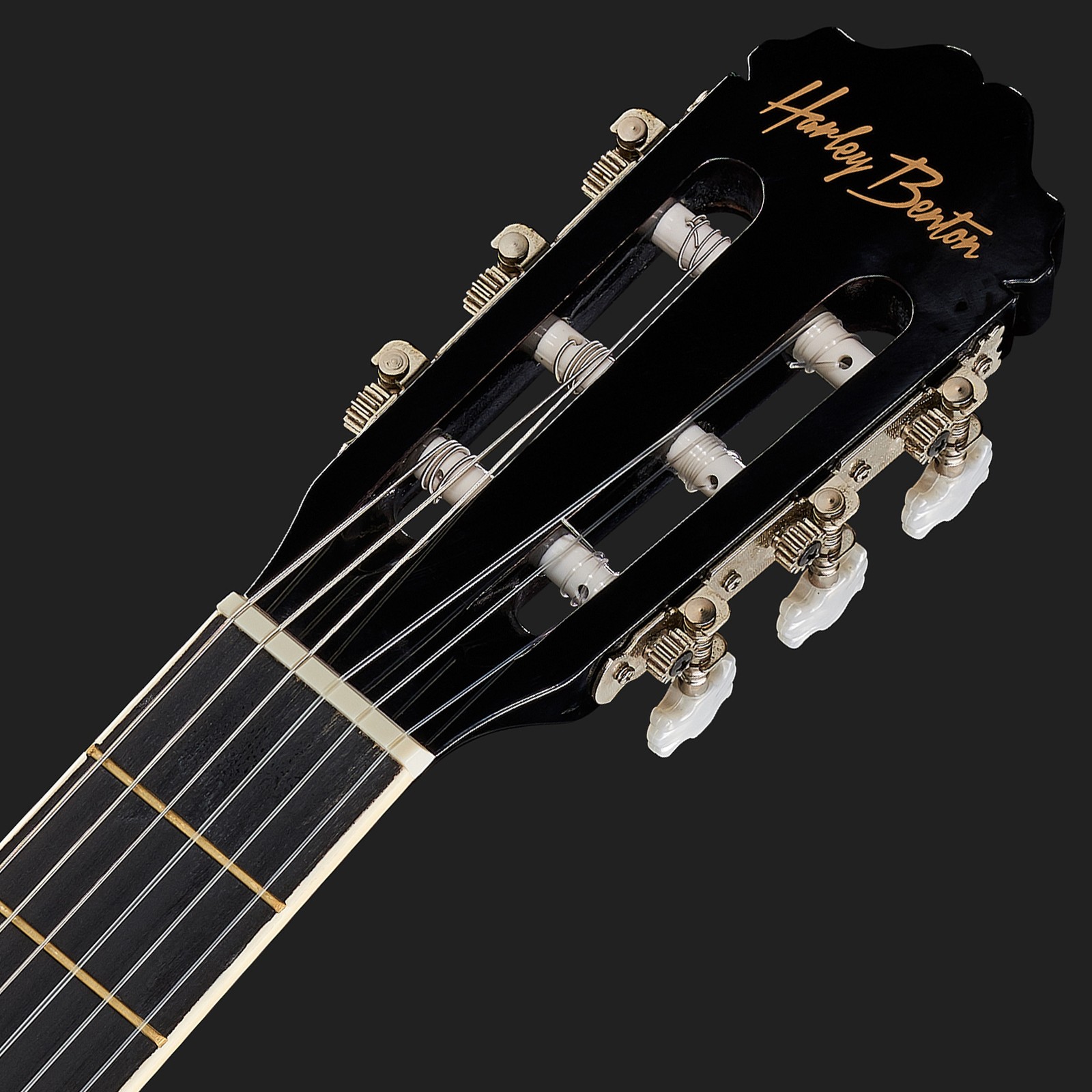 Harley Benton Logo auf der Kopfplatte