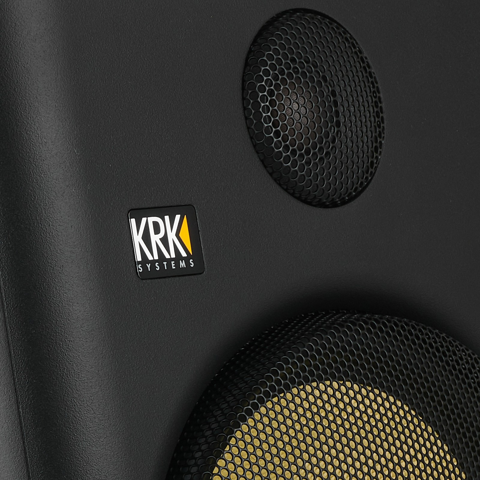 Hochtöner auf dem schwarzen KRK Rokit RP8 G5