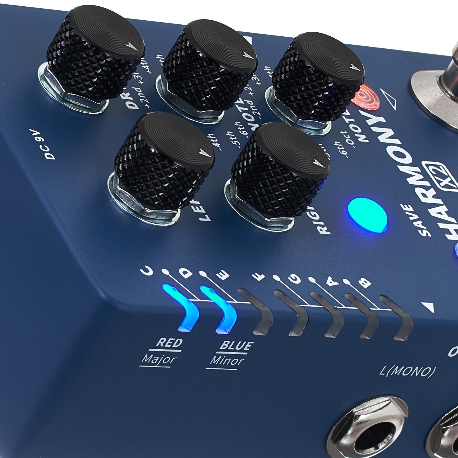 LED lights and control knobs on the Mooer Harmony X2