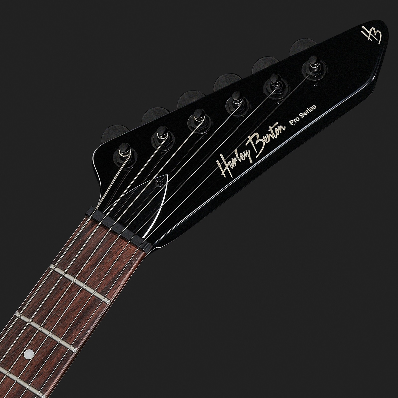 Schwarze Harley Benton E-Gitarre Kopfplatte