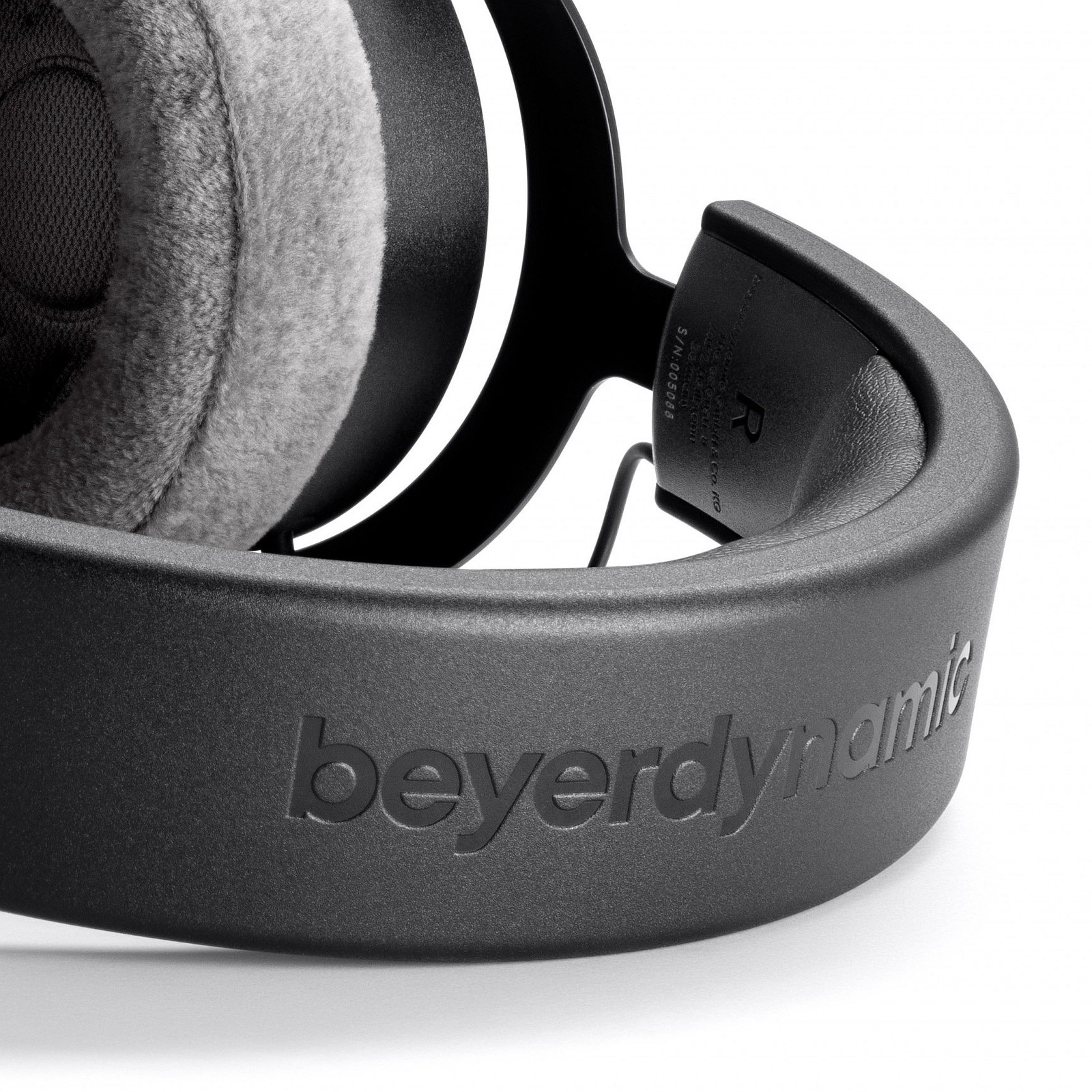 Logo beyerdynamic sur l'arceau en acier