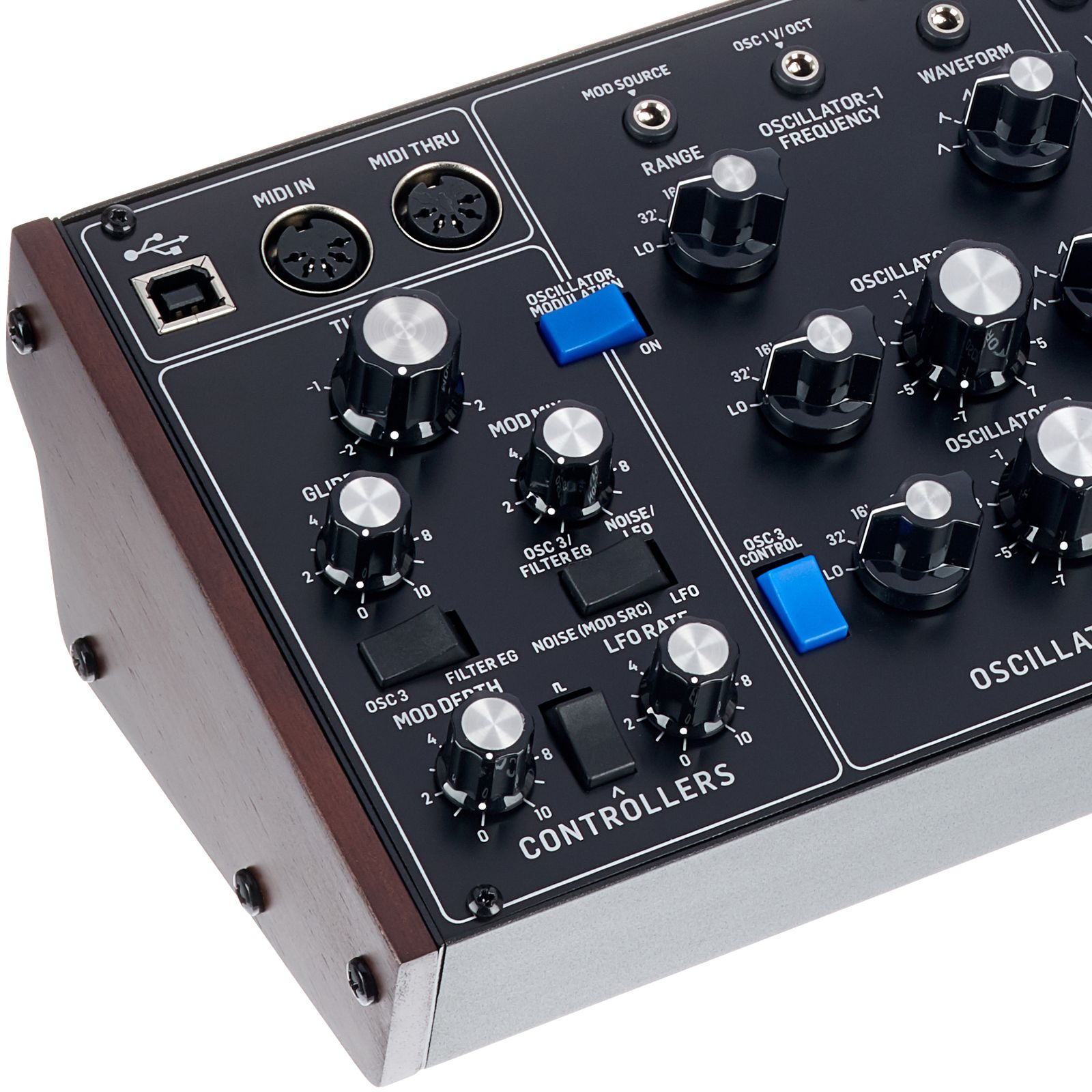 Linke Seite des Behringers Model D mit USB und MIDI