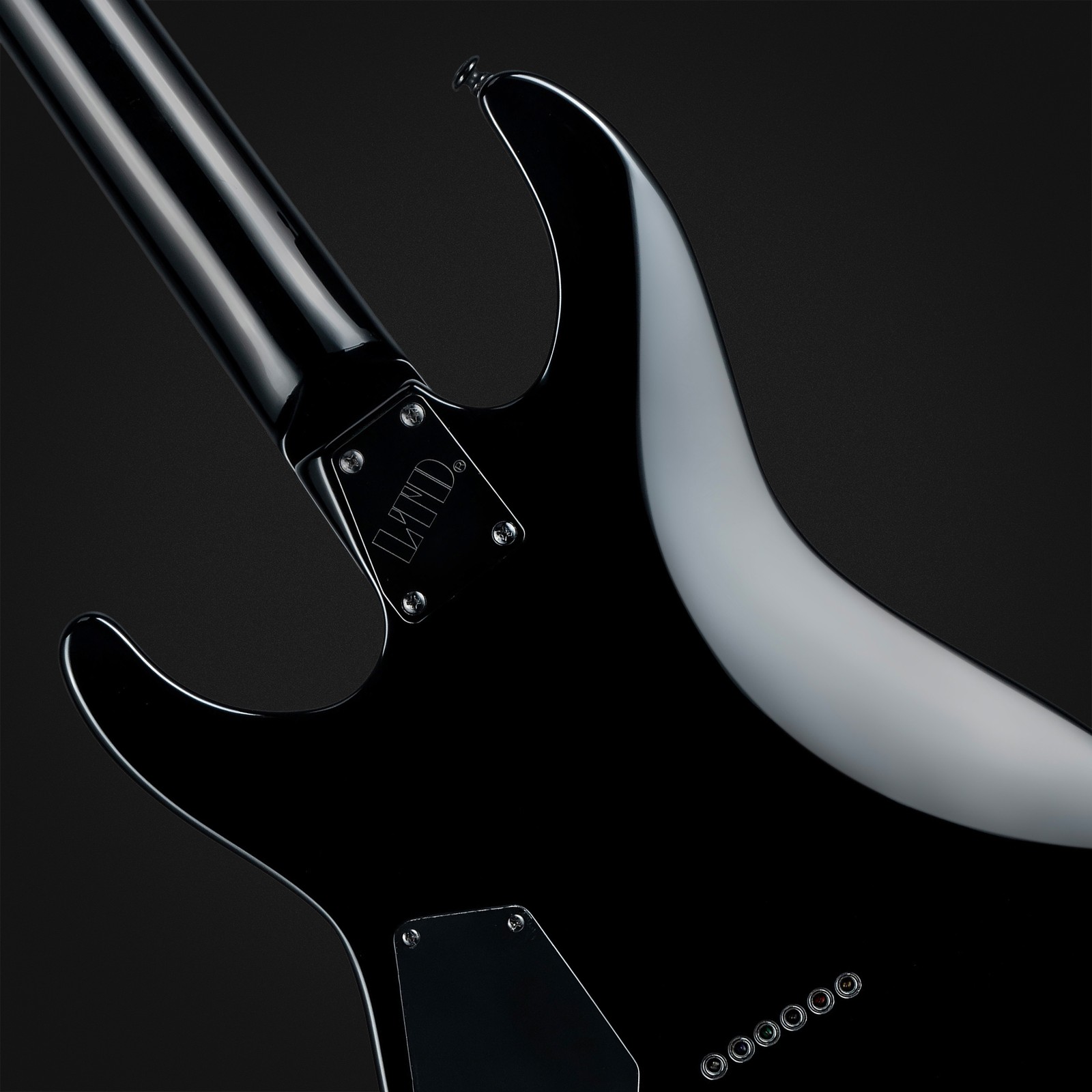 Rückseite der ESP M-201 Baritone HT BK