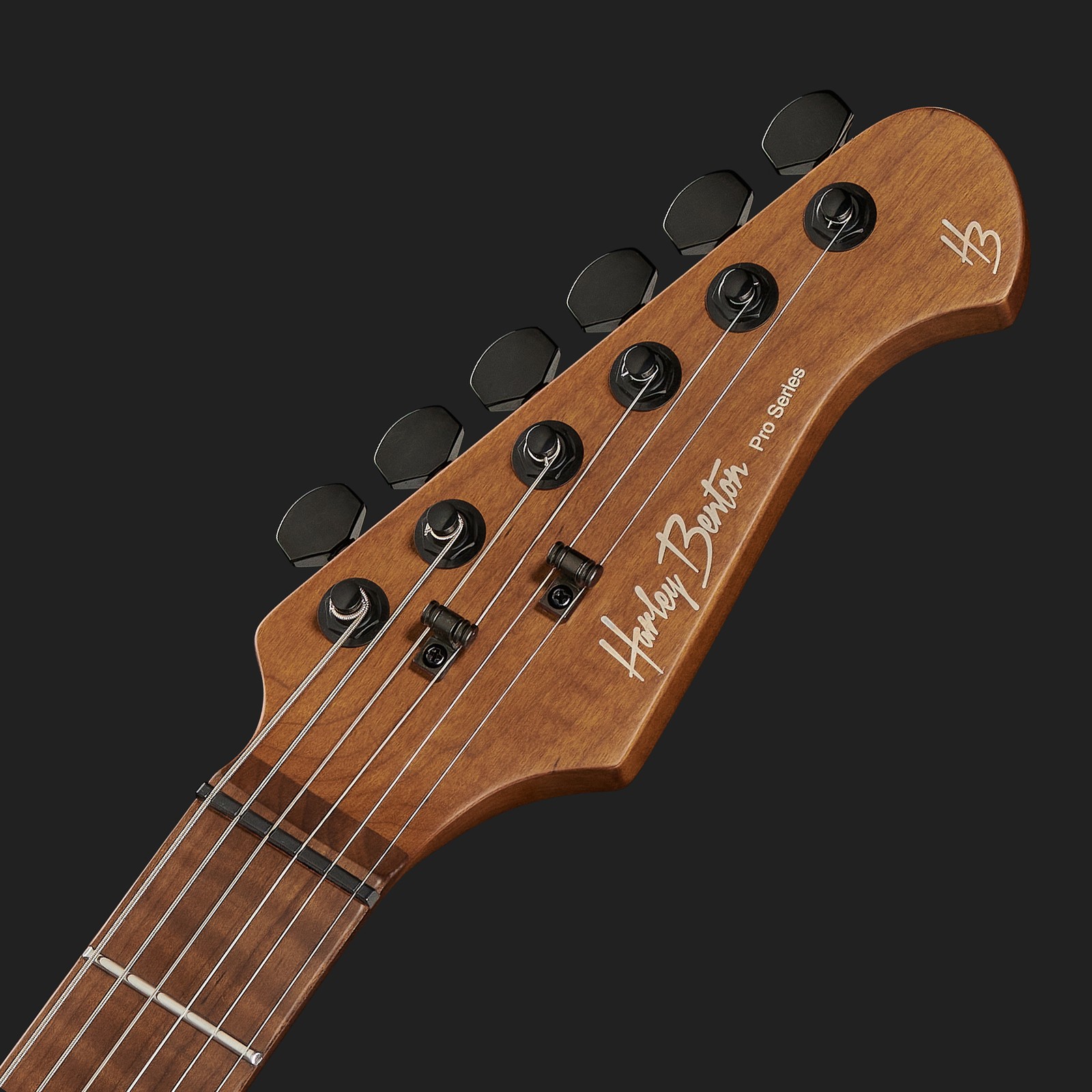 Harley Benton Logo auf Kopfplatte aus geröstetem Ahorn